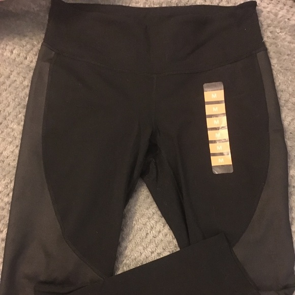 NWT BlAck capris - Picture 2 of 4